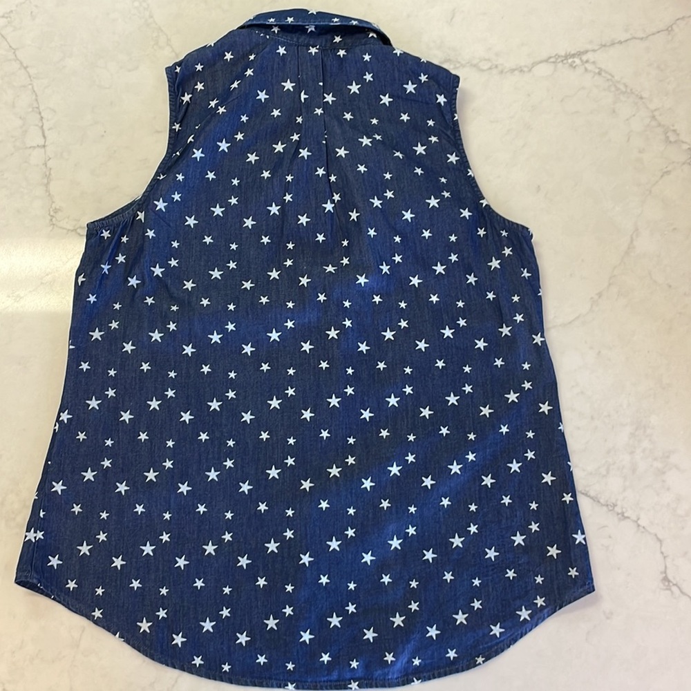 Women’s Lightweight Denim Look Stars Button Up Top . July 4th  Size Large New - Picture 3 of 6